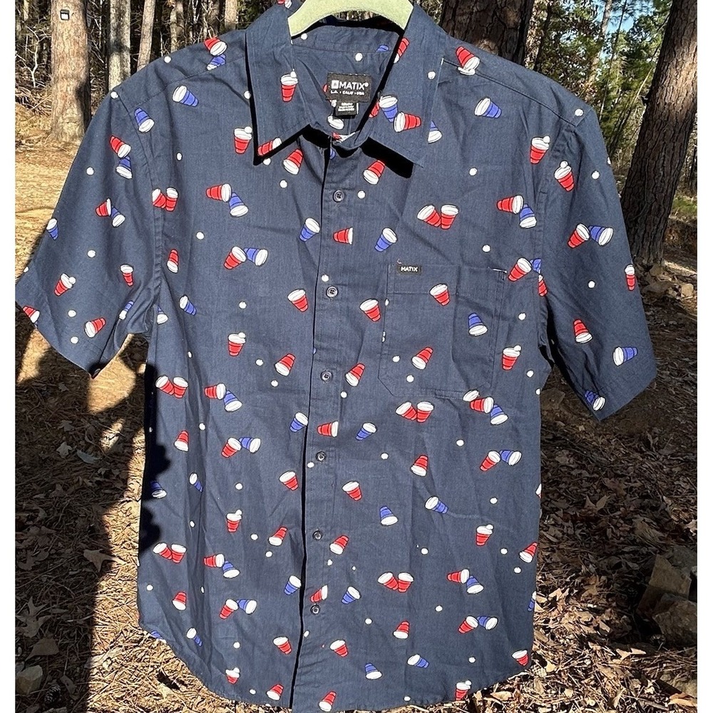 New Matix‎ Beer Pong Red Cup Men's Button Up Pocket Casual Blue Shirt - Medium